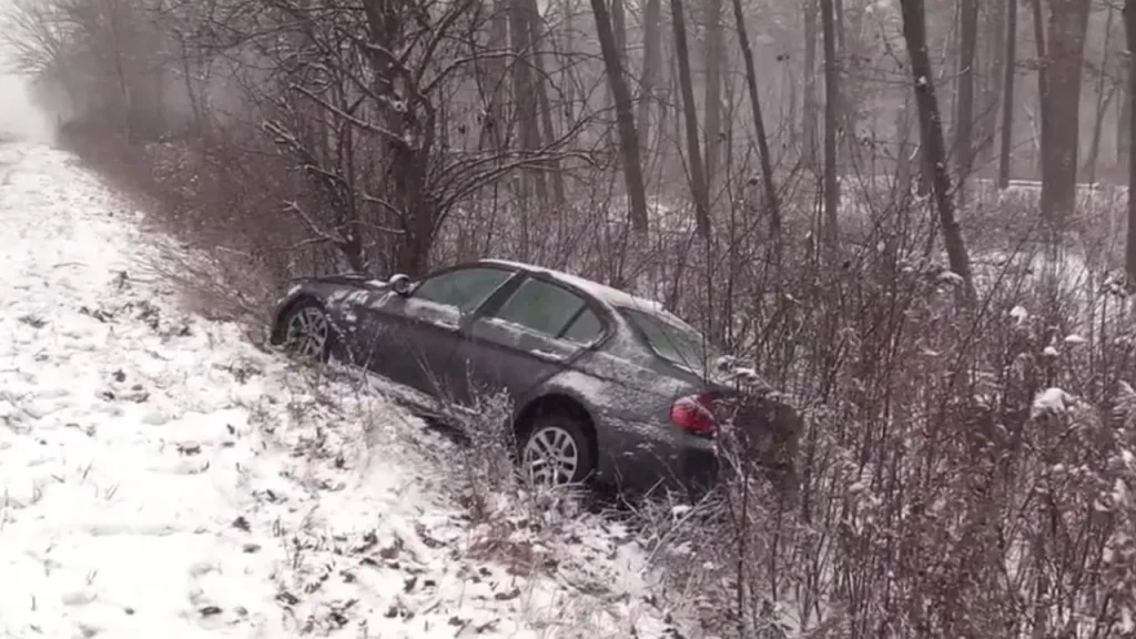 Chicago Snowstorm Triggers Nearly 500 Highway Crashes, ISP Says