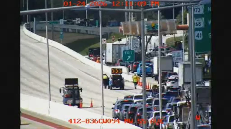 Man killed in crash on Dolphin Expressway; traffic resumes after major disruption