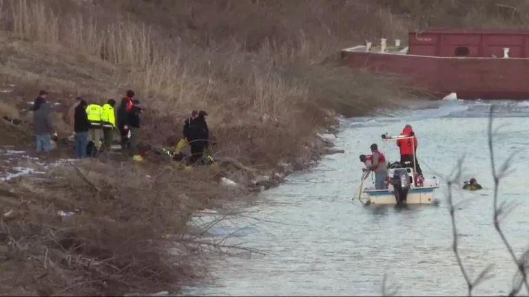 Car pulled from Ohio River after fatal crash in Pomeroy