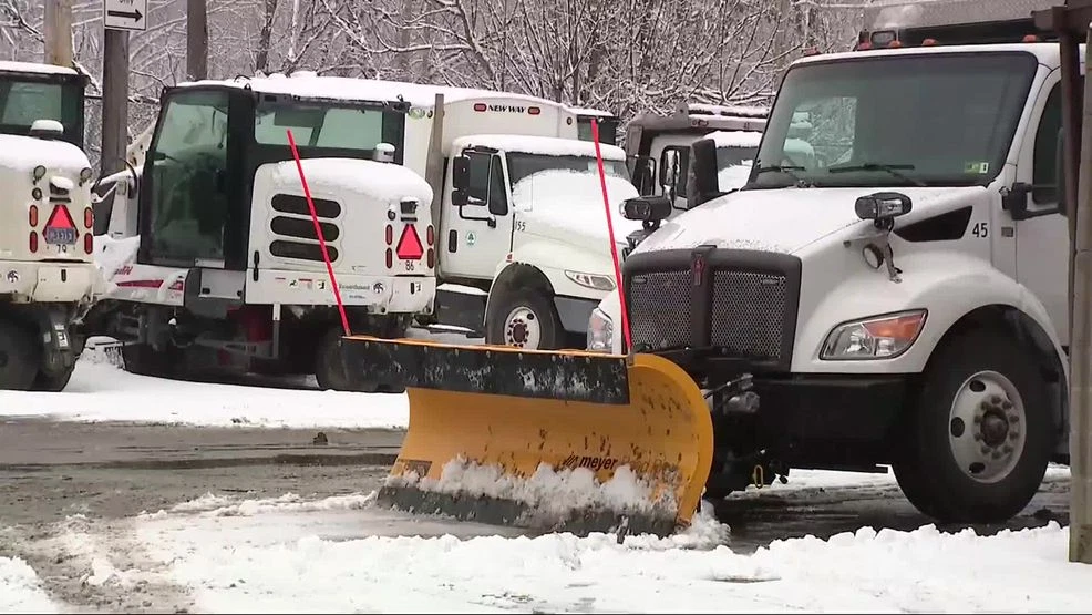 Heavy Snow Covers Charleston Roads as Crews Work to Salt and Plow