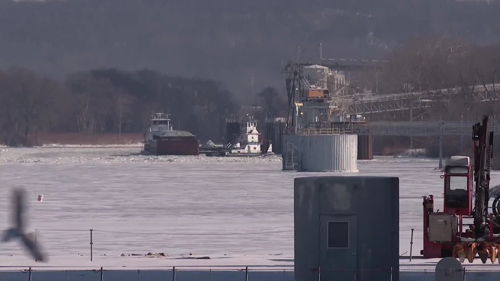 Operations resume at Willow Island Locks and Dam after ice buildup causes issues