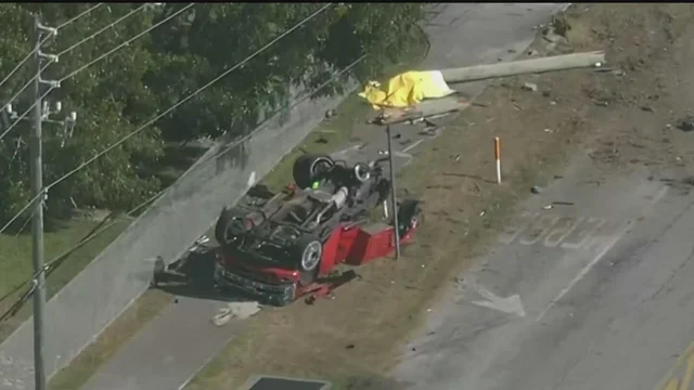 1 dead, 1 critically injured in tow truck rollover crash in Southwest Miami-Dade
