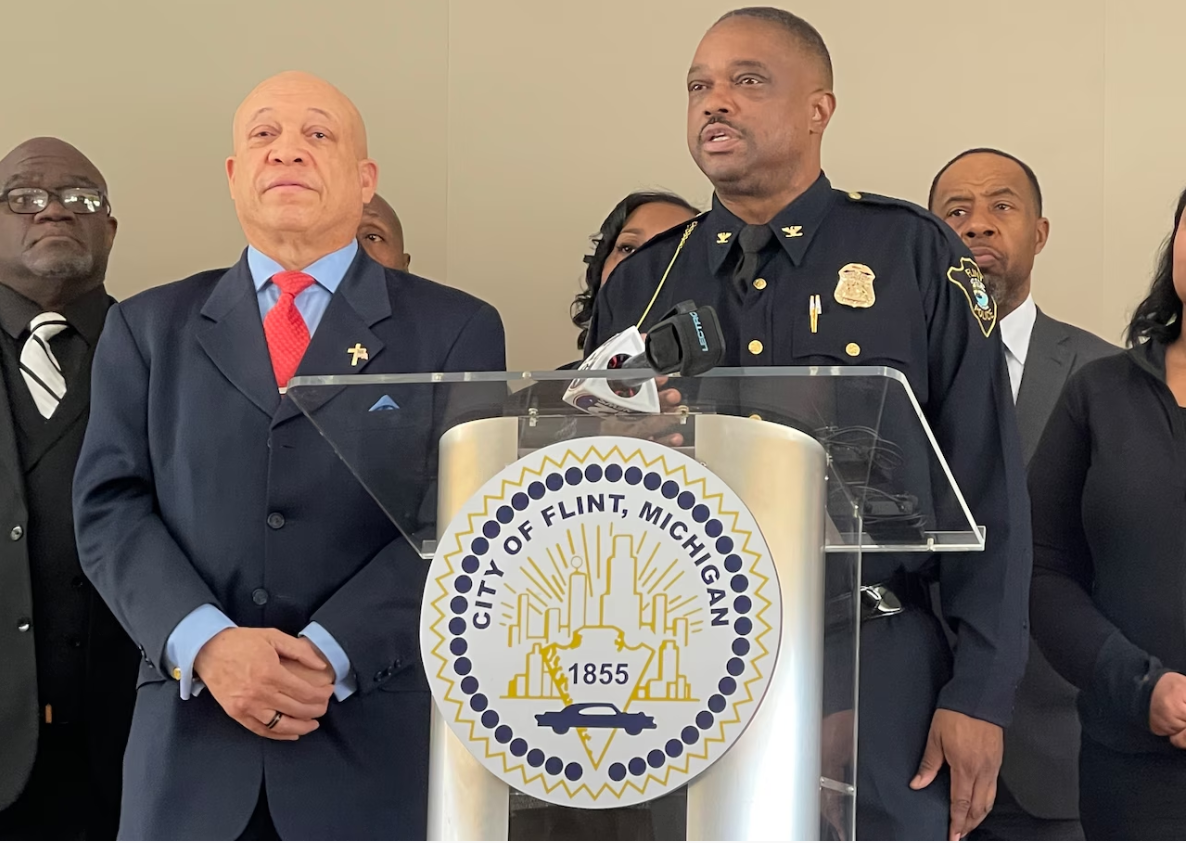 Flint mayor blames city council for delaying police union contract approval