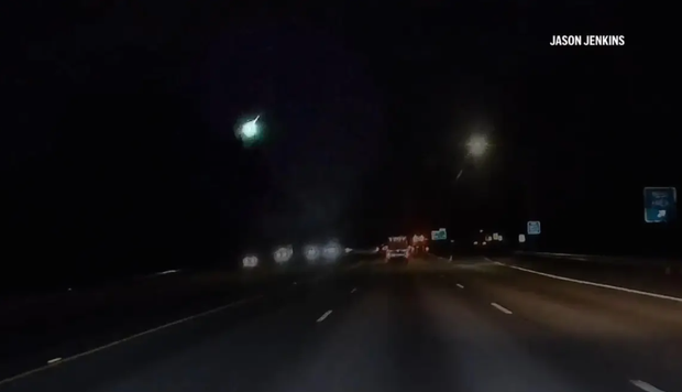 Bright Green Fireball Lights Up Pacific Northwest Sky Amid Multiple U.S. Meteor Sightings