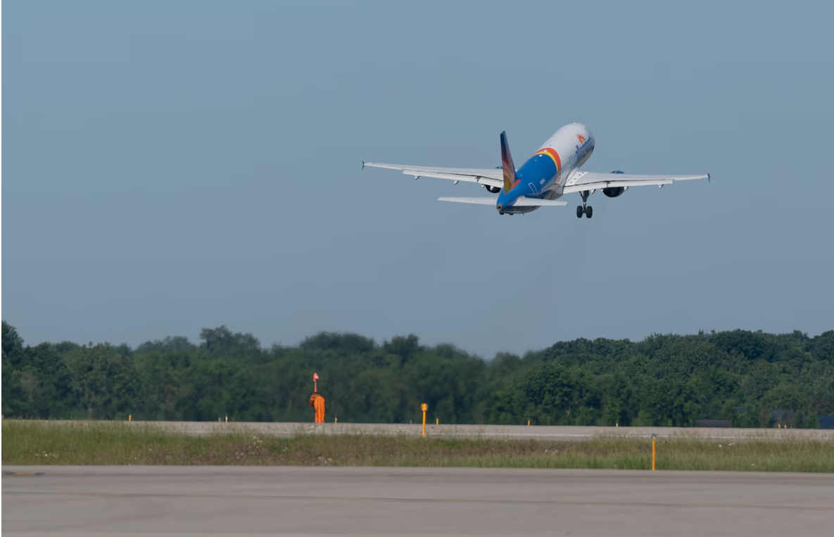 Man Charged After Bomb Threat Forces Emergency Landing of American Airlines Flight in Detroit